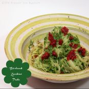 Zucchini Pasta mit Bärlauchpesto, getrockneten Tomaten und Pinienkernen #vegan #zoodles - Schritt 1