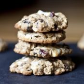 Weiße Schokolade und Beeren Hafer Cookies