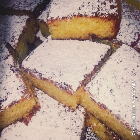 Blondies mit ganzen Haselnüssen