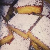 Blondies mit ganzen Haselnüssen