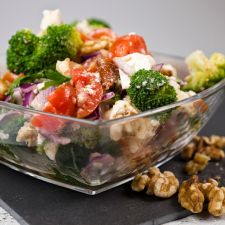 Brokkolisalat mit getrockneten Tomaten