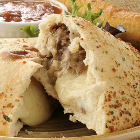 Calzone mit Hackfleisch-Käsefüllung