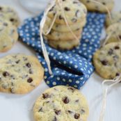 Einfache Chocolate-Chip Cookies zum Kaffee