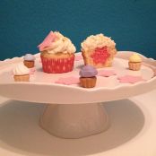 Mandel-Stern-Cupcakes mit weisser Schokoladenganache