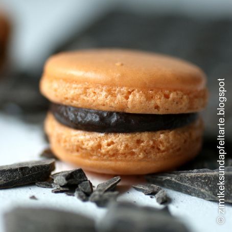 Orangen-Macarons mit Schokoladenganache