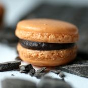 Orangen-Macarons mit Schokoladenganache