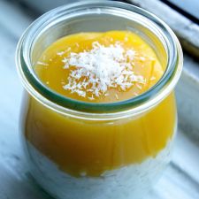 Kokosmilchreis mit Mango-Püree