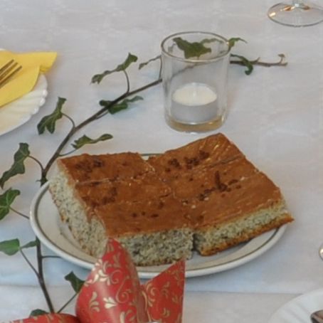 Mohnkuchen mit Haselnussglasur