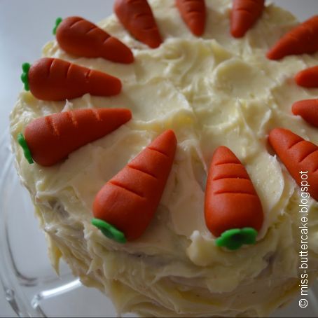 Karottentorte (Carrot Cake with Cream-Cheese Frosting)