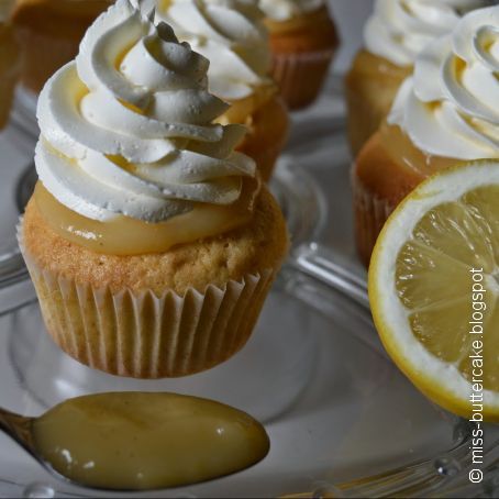 Zitronen Meringue Cupcakes mit Lemon Curd