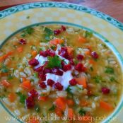 Türkische Linsen-Reis-Suppe mit gebratener Sucuk