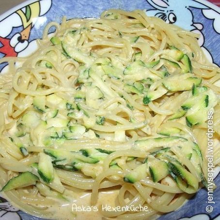Spaghetti mit Zucchiniraspel