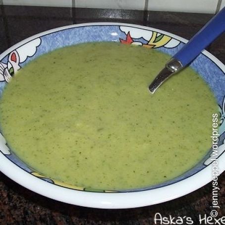 Brokkolisuppe mit Kokosmilch