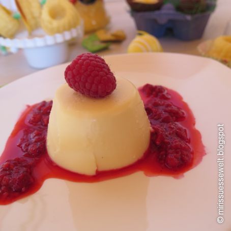 Eierlikör-Panna Cotta mit Fruchtspiegel