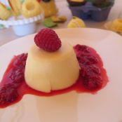 Eierlikör-Panna Cotta mit Fruchtspiegel