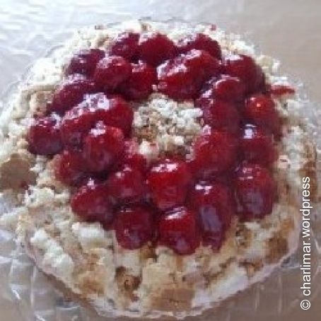 Brandteig-Flockentorte mit Erdbeeren