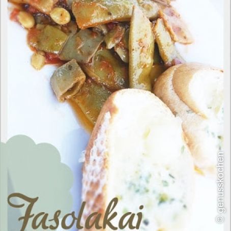 Fasolakia mit Käse-Knoblauchbaguette