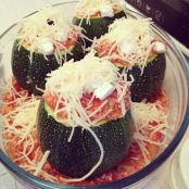 Runde Zucchini mit Couscous-Tomaten-Füllung