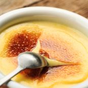 Crème Brûlée mit frischer Orangenschale