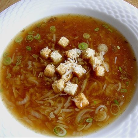 Zwiebelsuppe nach französischer Art