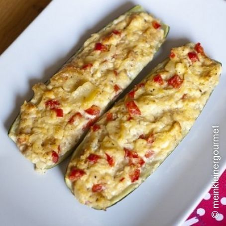 Gefüllte Zucchini mit Schinken, Paprika und Fetakäse