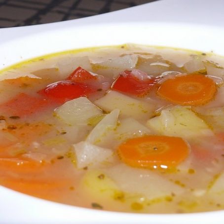 Omas Gemüsesuppe mit Hähnchen