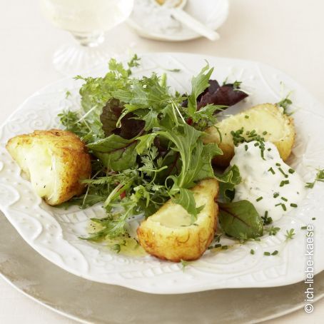 Käse-Täschchen mit Kräuter-Salat