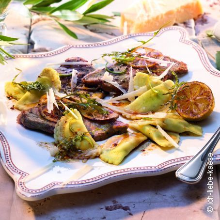 Kalbsschnitzel in Zitronensauce mit Rucola-Ricotta-Cappelletti