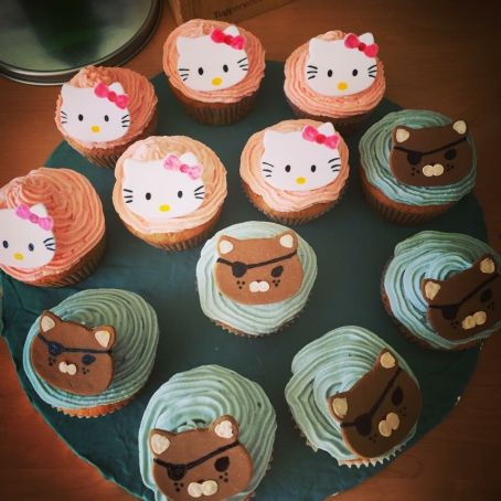 Hello Kitty / Kwasi (Octonauten) Cupcakes