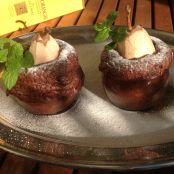 Schoko-Muffin mit eingebackener, gefüllter Whisky- Birne