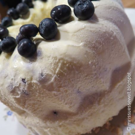 Heidelbeer-Eisgugelhupf