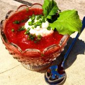 Erdbeer - Radieschengranita mit Kren Topping