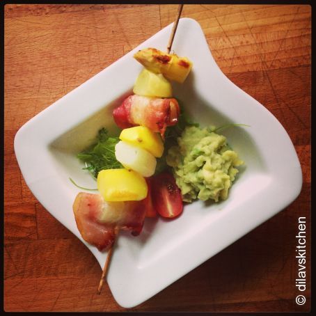 Kartoffel-Bacon-Spargel-Spieße mit Avocadocreme