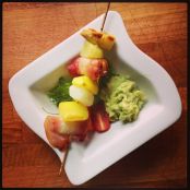 Kartoffel-Bacon-Spargel-Spieße mit Avocadocreme