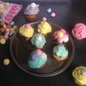 Colourful little Cupcakes mit Schokostückchen