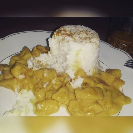 Würziges Hähnchen Curry mit fruchtiger Ananas