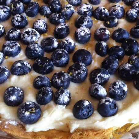 Kleine Tartes mit weißer Schokolade-Mascarpone Créme und Blaubeeren