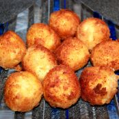 FRITTIERTE Reisbällchen mit MOZZARELLA-Füllung! Arancini di Riso - eine Spezialität aus Sizilien!