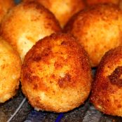 FRITTIERTE Reisbällchen mit MOZZARELLA-Füllung! Arancini di Riso - eine Spezialität aus Sizilien! - Schritt 4