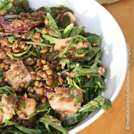 Veganer Linsensalat mit roter Bete und geröstetem Kohlrabi