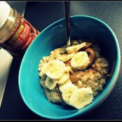 Erdnussbutter-Bananen-Oatmeal