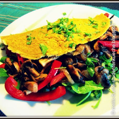 Veganes Omelette mit gedünsteten Champignons und Paprika