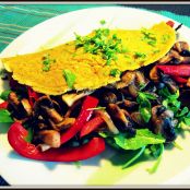 Veganes Omelette mit gedünsteten Champignons und Paprika