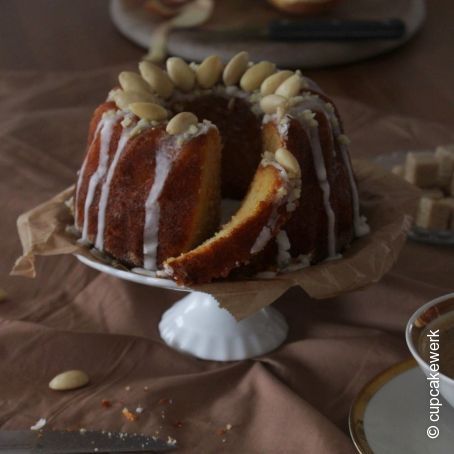 Saftiger Karotten - Apfel Gugelhupf