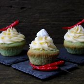 Grüne Vanille-Cupcakes mit feurigem Erdbeerkern und Little Cupcake Topping - Schritt 1