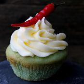 Grüne Vanille-Cupcakes mit feurigem Erdbeerkern und Little Cupcake Topping - Schritt 3