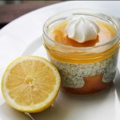 Zitronenkuchen im Glas mit Mohnquarkcreme und Lemoncurd