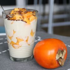 Kardamom-Creme mit Persimmon