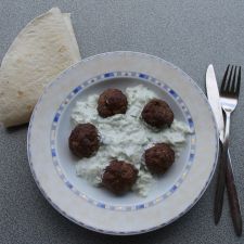 gebackene Fleischbällchen mit Tzaziki