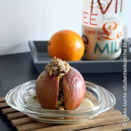 Veganer Hirse-Bratapfel mit Vanille-Orangen-Soße